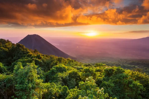 Best Time to Visit El Salvador: 2025 Guide
